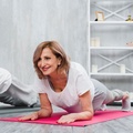 Фото с сайта <a href="https://www.freepik.com/free-photo/happy-senior-couple-doing-yoga-exercise-home_4311160.htm">Freepik</a>