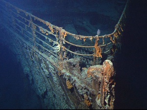 Фото с сайта <a href="https://commons.wikimedia.org/wiki/File:Titanic_wreck_bow.jpg">NOAA/IFE/URI</a> / «Титаник» нашла секретная миссия ВМС США: жуткая правдивая история
