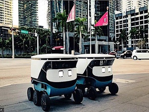 Uber / Обслуживание с роботизированной улыбкой: Uber запускает парк самоходных машин для доставки еды