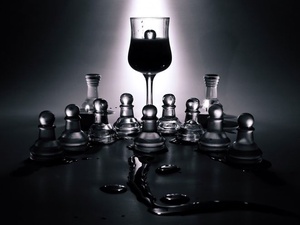 CC0 Public Domain / Духа-помощника можно приманить водкой и шахматами