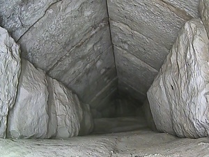  / Более двух метров в высоту и девять метров в длину — в пирамиде Хеопса обнаружена доселе неизвестная камера