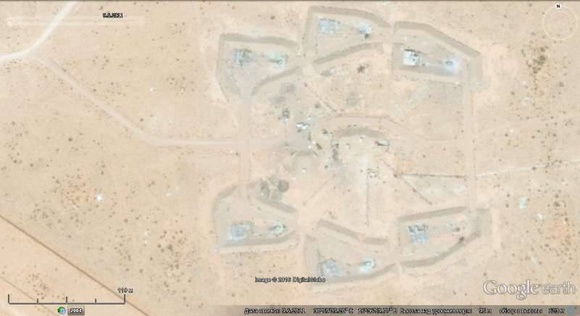 Снимок Google earth: уничтоженная огневая позиция ливийского ЗРК С-200ВЭ в районе Каср Абу Хади 