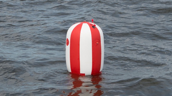 Морская мишень – надувной имитатор плавающей мины (НИПМ).
