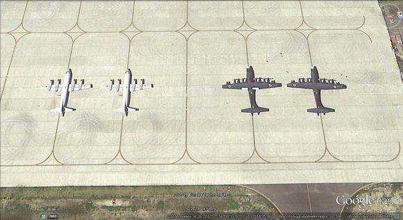 Самолёты-амфибии US-2 и базовые патрульные Р-3С на аэродроме Ивакуни
