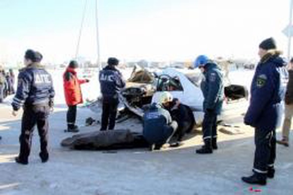 Страшное ДТП в районе «Белого озера»: спасателям удалось вытащить заблокированную пассажирку