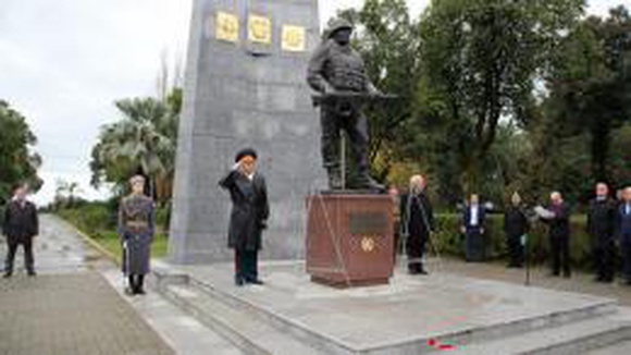 В Абхазии установили памятник российским миротворцам