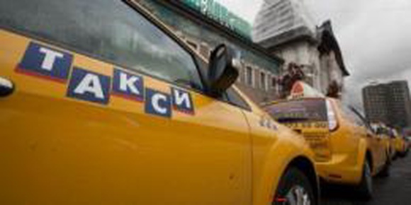 В Москве установят предельный тариф на такси от аэропорта и вокзала