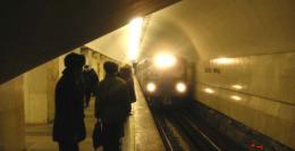 Скончалась француженка, бросившаяся под поезд московского метро