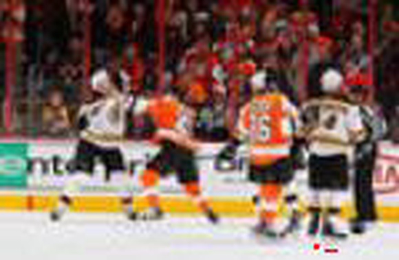 'Бостон' разгромил 'Филадельфию' в НХЛ, Брызгалов пропустил пять шайб