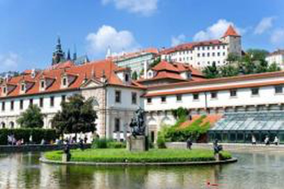 Чешский парламент прервал работу из-за угрозы взрыва бомбы