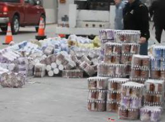 «Сладкая» авария: на дорогу вылилось более 18 тонн мороженого