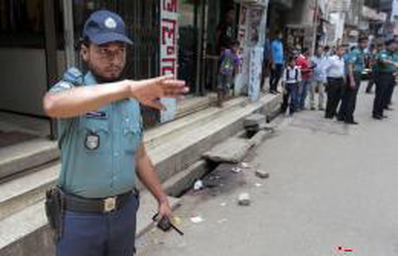 Неизвестные атаковали дипломатический квартал в столице Бангладеш