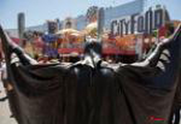 На мексиканские кинотеатры напали грабители в масках Бэтмена