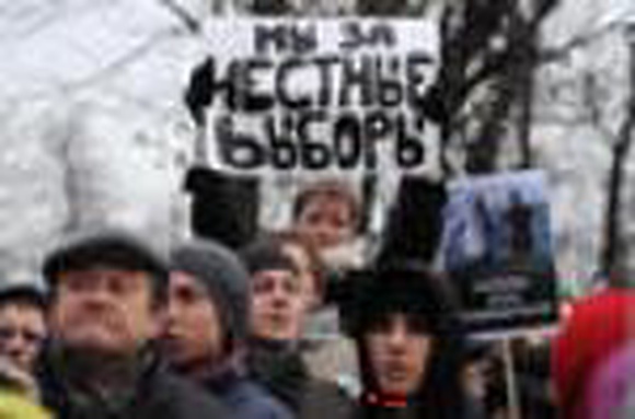 На митинге 'За честные выборы' в Петербурге освистали политиков