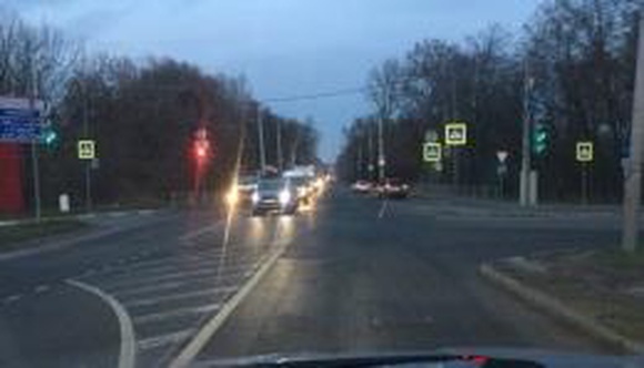 На перекрестке Суворова и Камской неправильно работает светофор