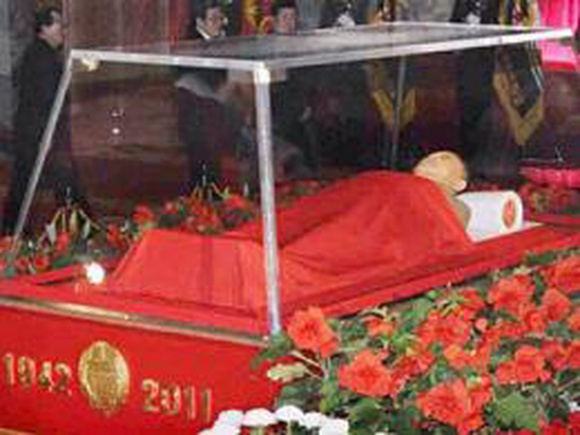 Тело Ким Чен Ира поместят в мавзолей (ВИДЕО)