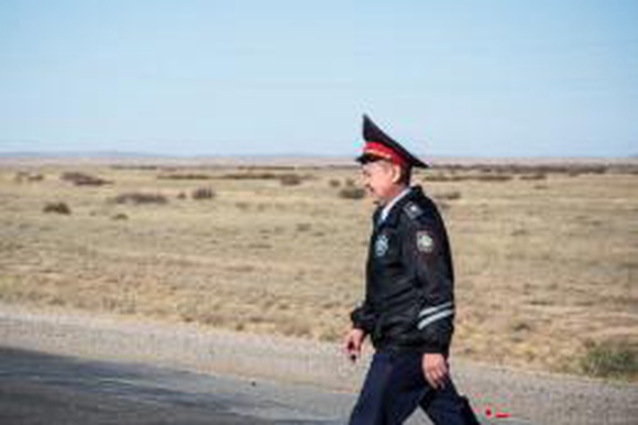 Как казахские полицейские разводят водителей на деньги: репортаж в лицах