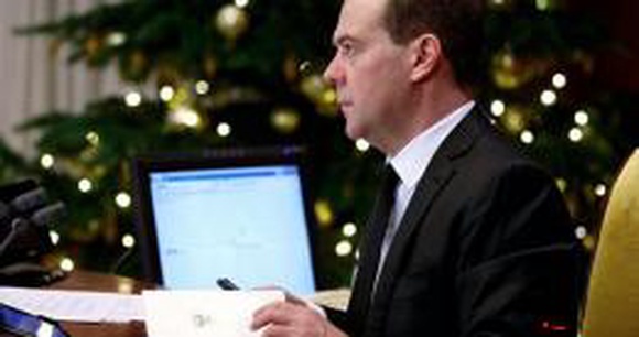 Медведев захотел поработать в праздники