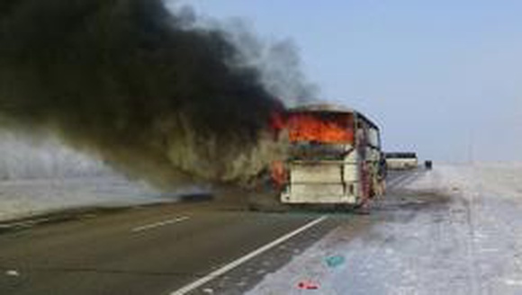 В Казахстане из сгоревшего автобуса извлекли 44 тела