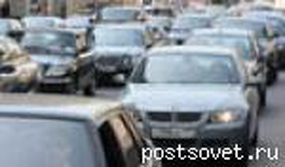 15 машин обманутых дольщиков перекрыли Болшевское шоссе в Подмосковье