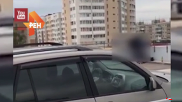 Видео: парочка устроила бурный секс прямо на парковке днем
