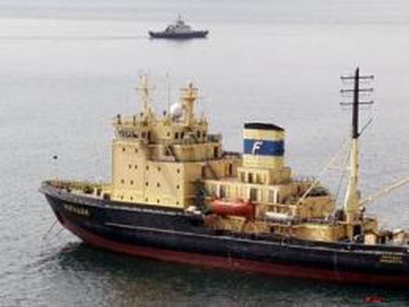Буровая платформа в Охотском море подала сигнал бедствия