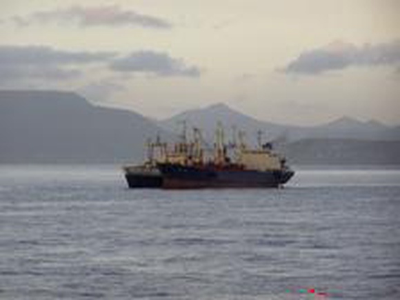 Военное судно ТОФ меняет район поиска пропавшего камчатского траулера