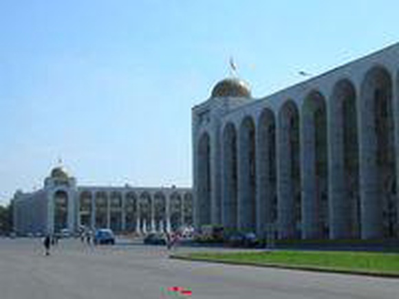 Расходы аппарата президента Кыргызстана будут существенно сокращены
