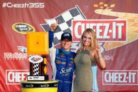 Олмендингер одержал победу на этапе NASCAR