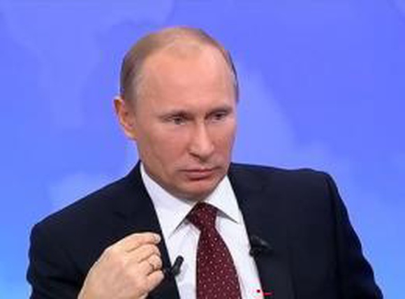 Путин поручил оснастить веб-камерами избирательные участки