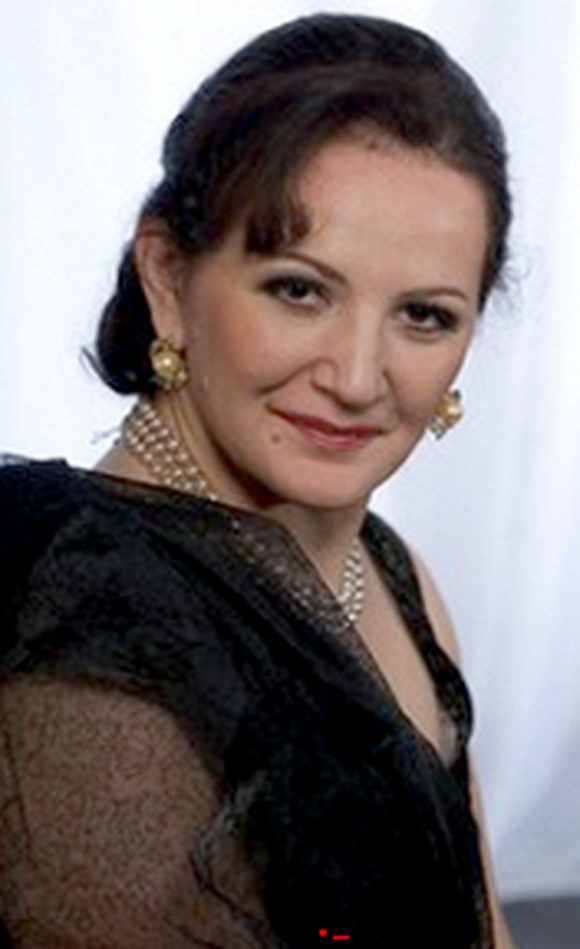 Оперная певица Алиса Гицба посетила Школу искусств Гагрского района