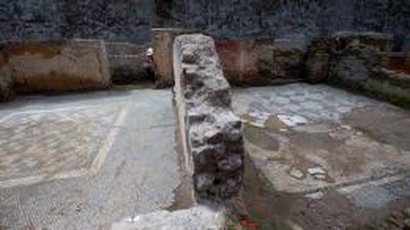 Римские рабочие копали метро и нашли древний дом военачальника