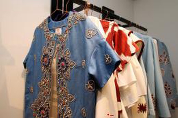 Модный дом из Узбекистана подарит рижанам яркие краски