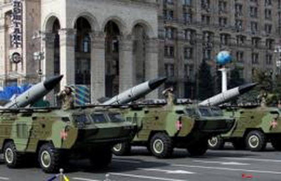 Порошенко послал участников парада в Киеве воевать с ополченцами