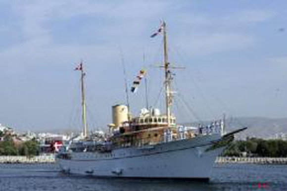 Яхта королевы Дании прибыла в Санкт-Петербург