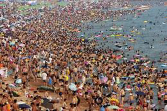 Подсчитана плотность отдыхающих на пляжах городов-милионников