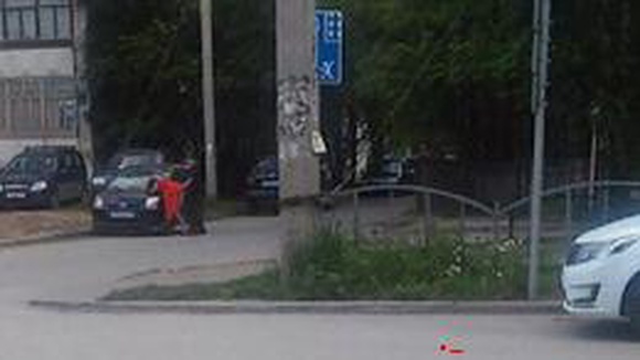 Бесстыдная парочка занялась сексом на улице в Воронеже