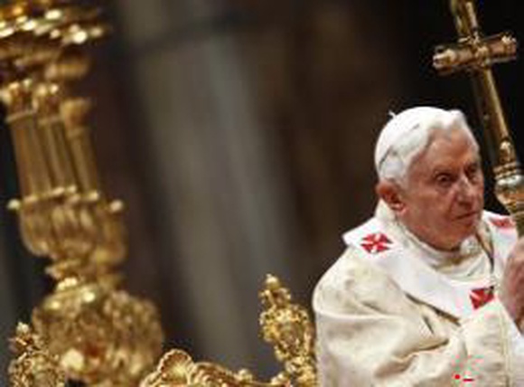 Бенедикт XVI осудил коммерциализацию Рождества