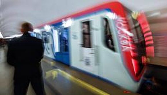 Поезда красной ветки московского метро встали из-за ЧП с пассажиром