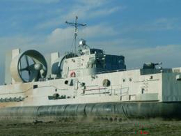 Бросок «Мурены»: десантные катера на воздушной подушке перебрасывают на Каспий