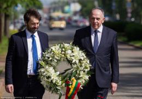 Посол Литвы открыл в Томске памятник ссыльным литовцам и посетил Лагерный сад