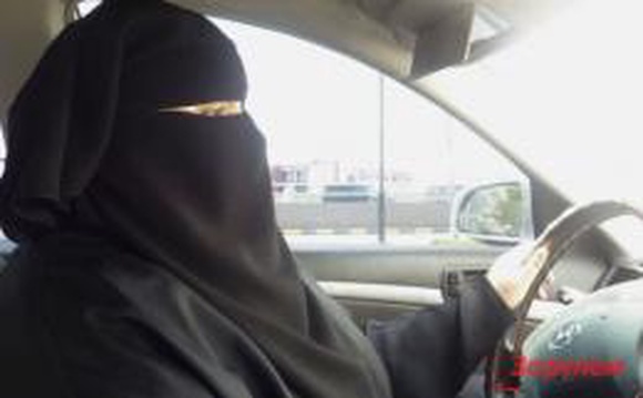 В Саудовской Аравии женщину за вождение приговорили к 10 ударам плетью