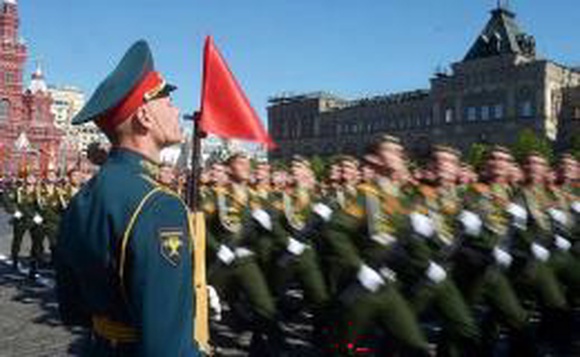 Военные РФ впервые в истории улыбались на параде Победы