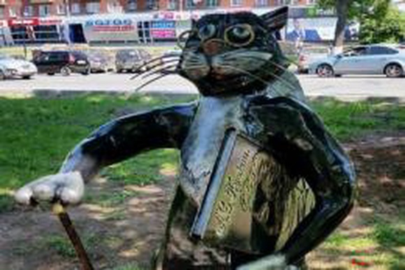 На Пушкинской в Ижевске появилась скульптура ученого кота