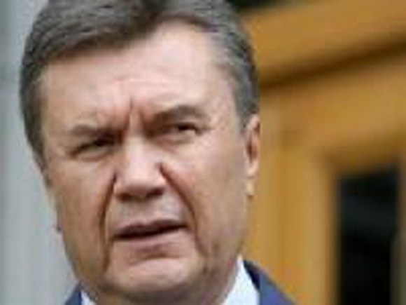 Янукович в суде ответит за за официальный статус бандеровцев